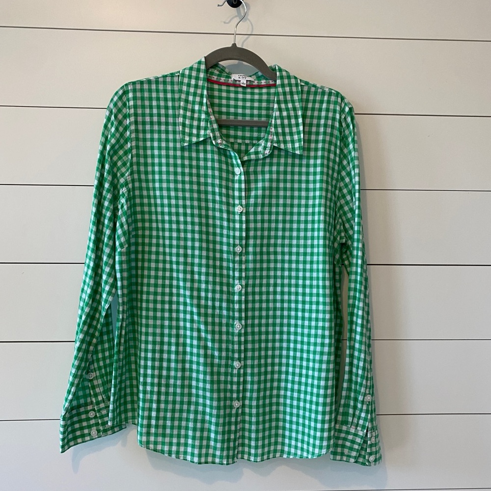 EUC Women’s Crown & Ivy green plaid shirt, Large